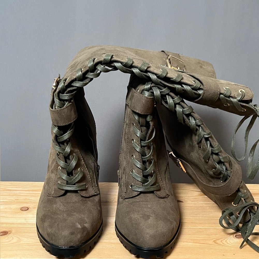 ‼️CLEARANCE Rangi Block Heeled Boots Olive Caviar Lace Up Women's 9 - Picture 4 of 10